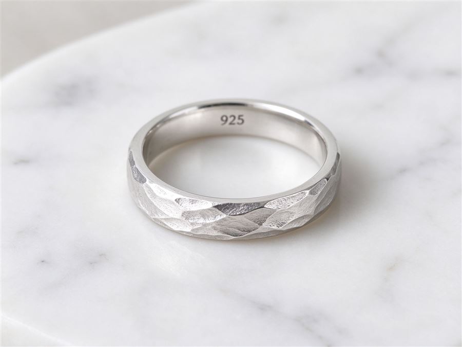 How to Match Her Style When Picking a Ring
